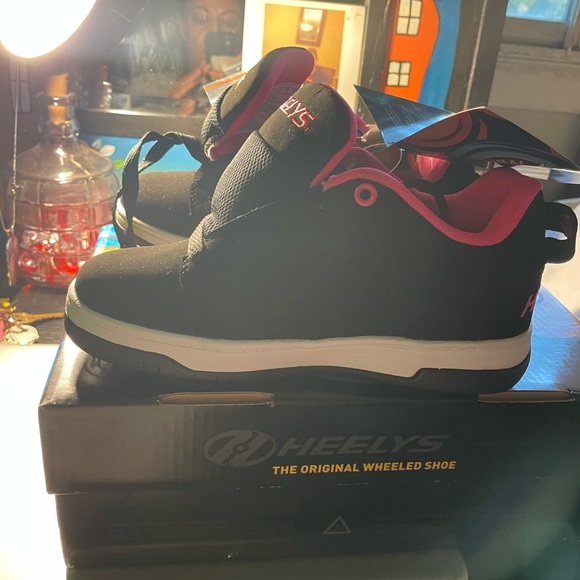 Girls Heelyes - Picture 2 of 4